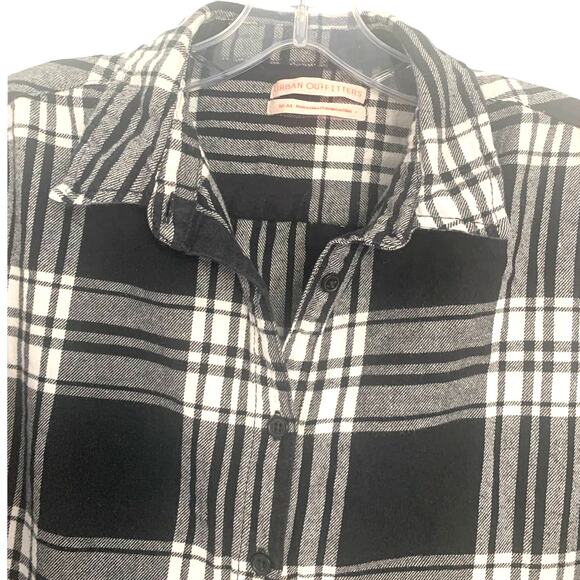 Urban Outfitters Boyfriend Shirt M Womens Black Plaid Button Up Flannel Cowgirl - Picture 4 of 6
